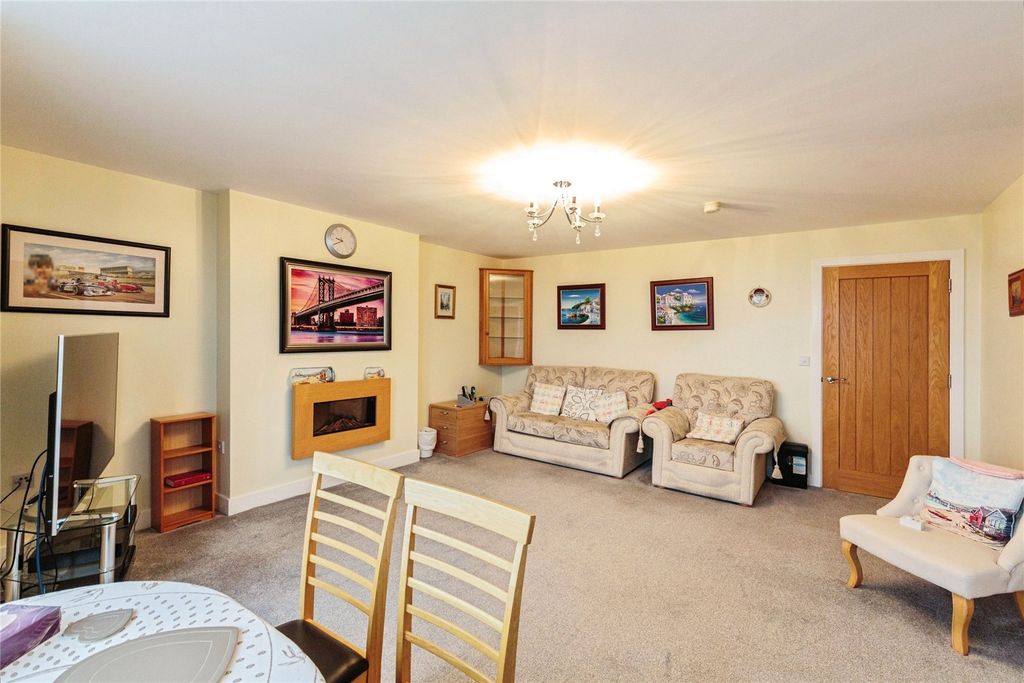 Property photo 3 of 11 Picture No. 27