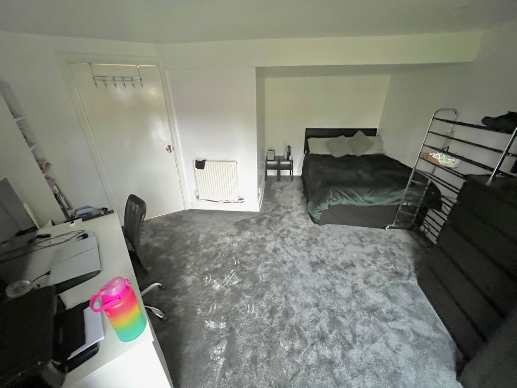 Property photo 3 of 7 Bedroom1