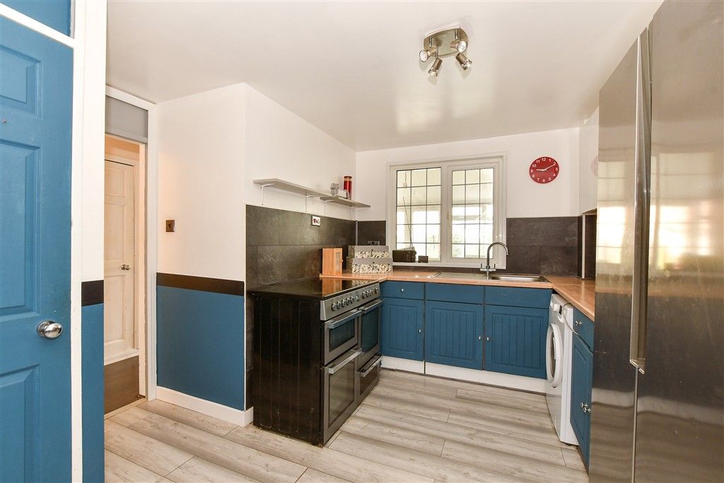 Property photo 3 of 10 Kitchen/ Dining Room