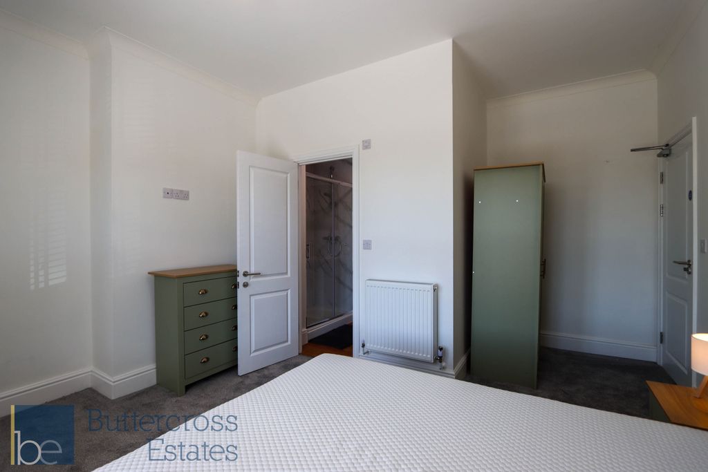 Property photo 3 of 14 Room 3
