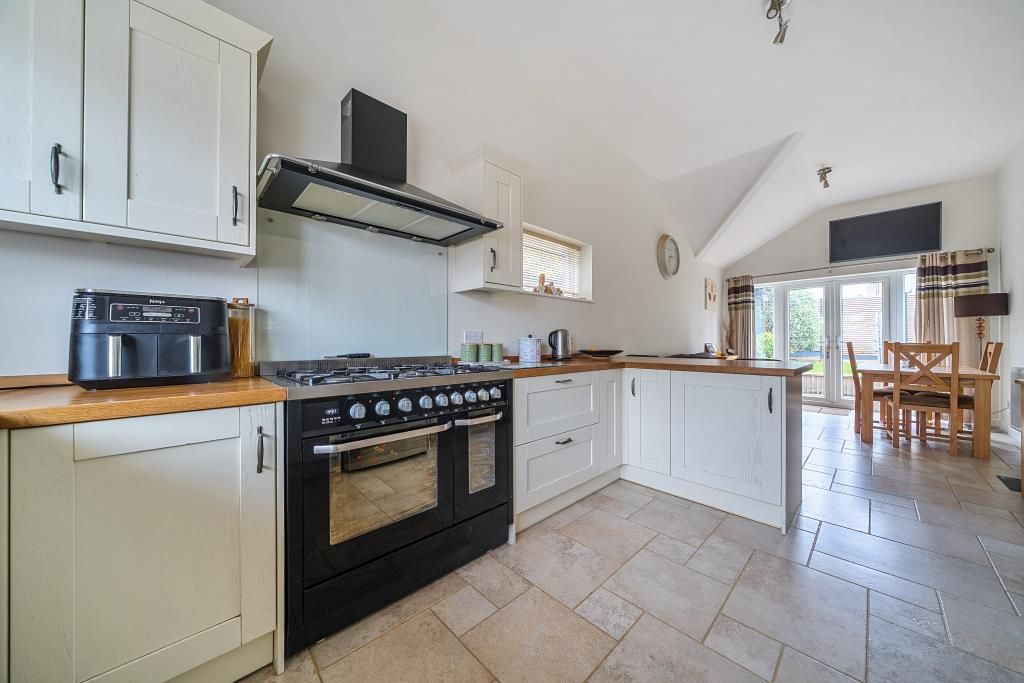 Property photo 3 of 21 Kitchen