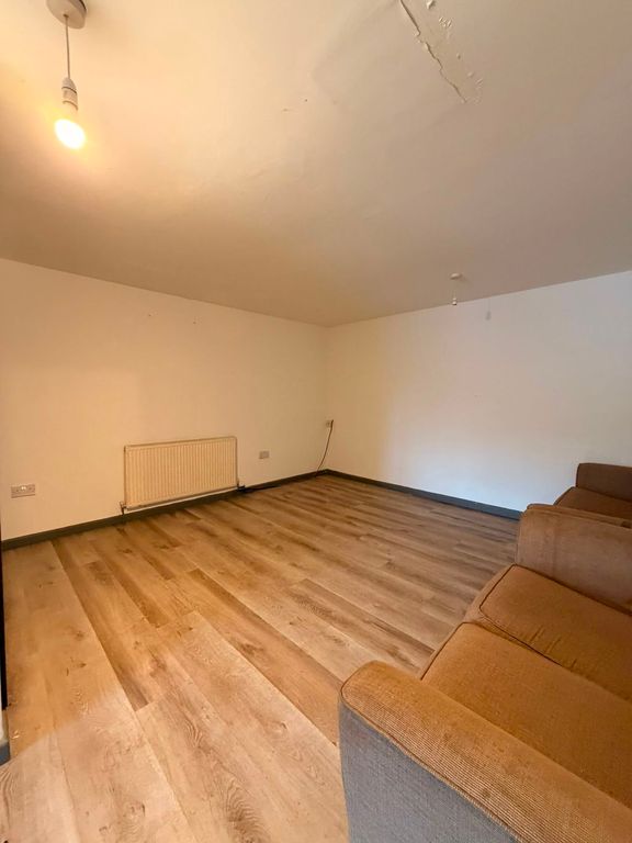 Property photo 2 of 7 Photo 9