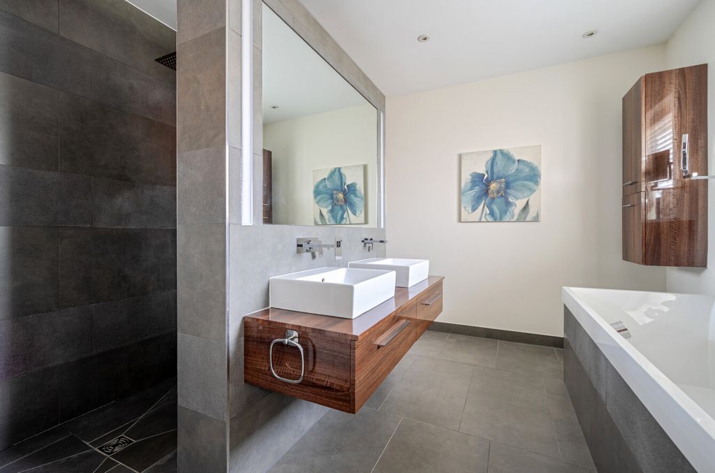 Property photo 3 of 19 12-6A85c97Abf344-...