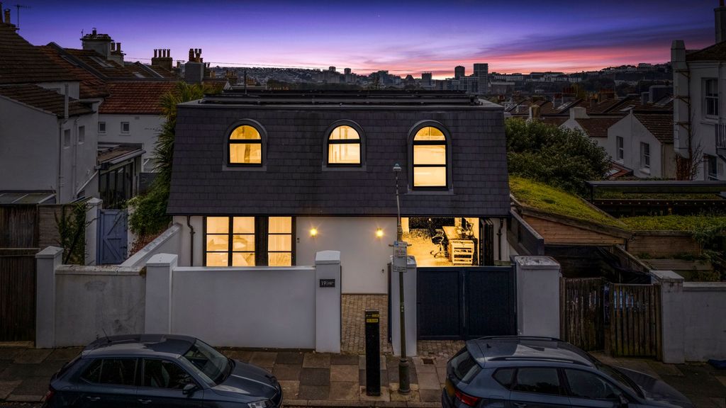 Property photo 1 of 35