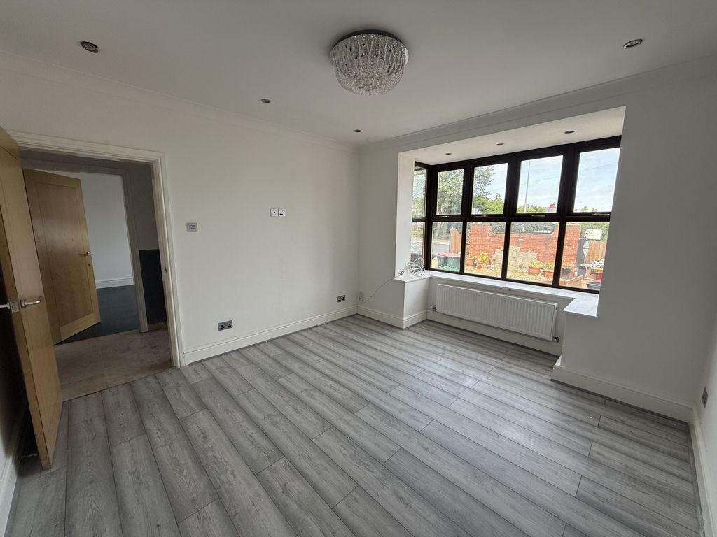 Property photo 2 of 35