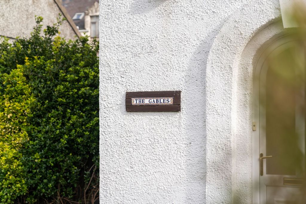 Property photo 3 of 28