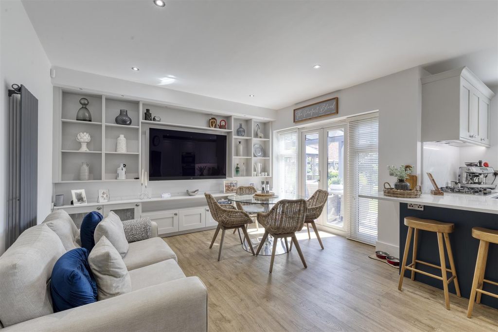 Property photo 2 of 48 3Gerardsgardens-10.Jpg