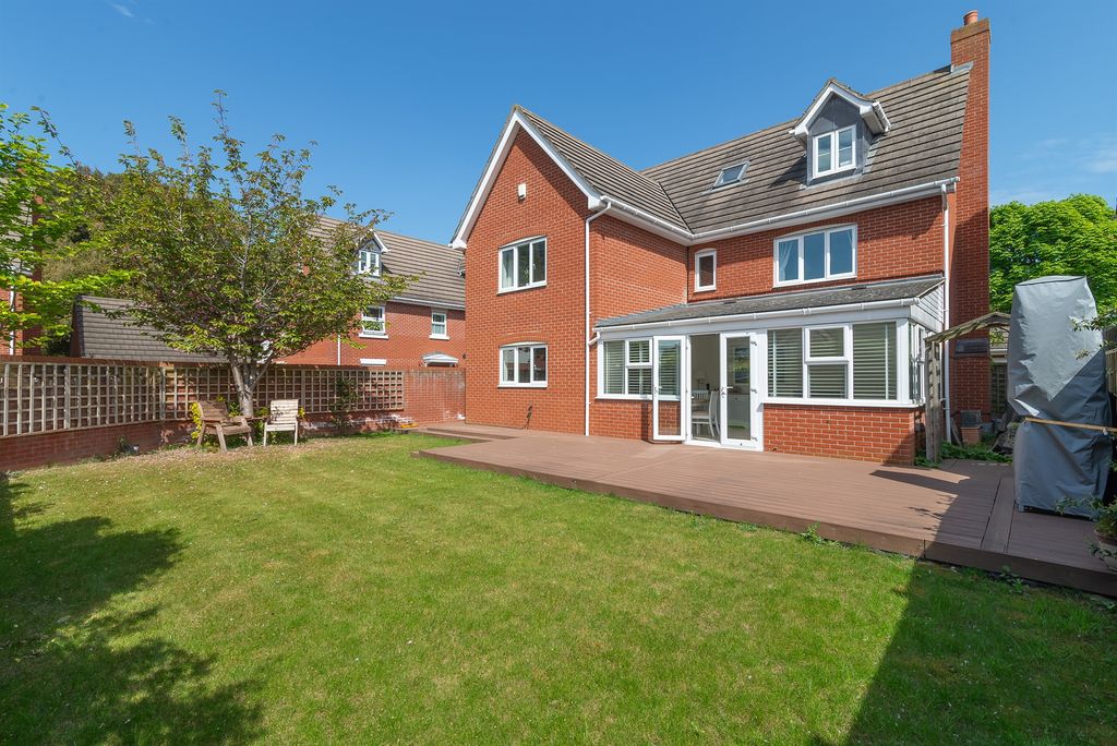Property photo 2 of 18 Rear Garden