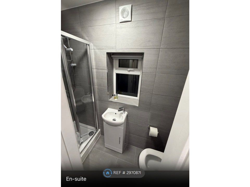 Property photo 2 of 4 En-Suite