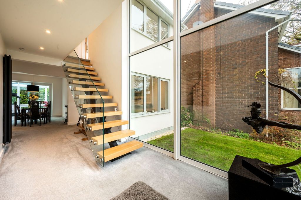 Property photo 2 of 36