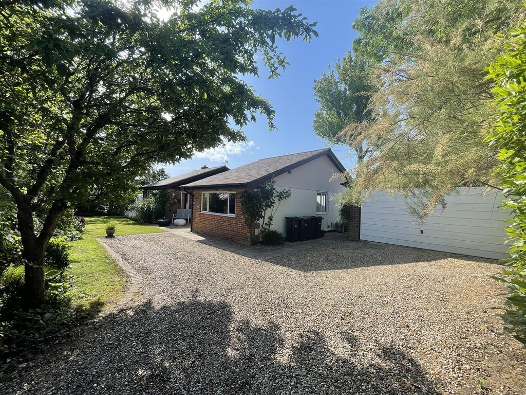 Property photo 1 of 18 Front Aspect (V)