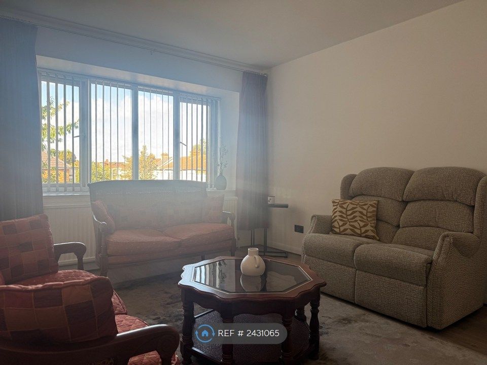 Property photo 3 of 18 Living Room