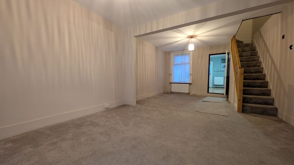 Property photo 3 of 9 Picture 3