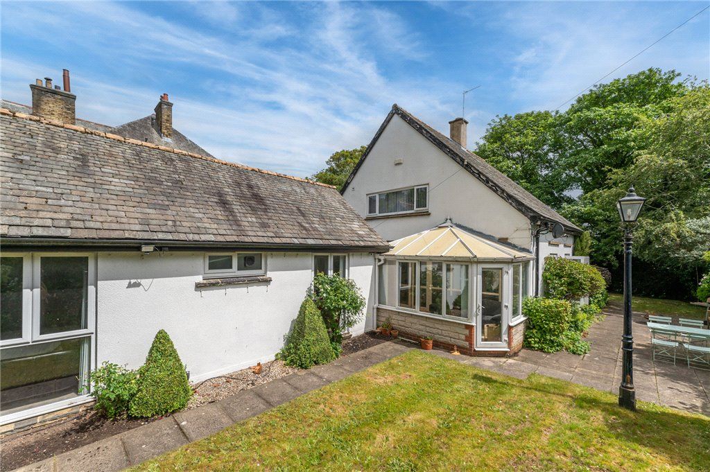 Property photo 1 of 32 Carlton Drive