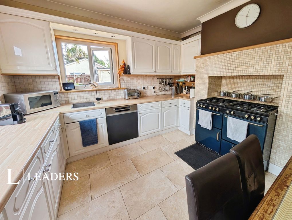 Property photo 3 of 18 Kitchen