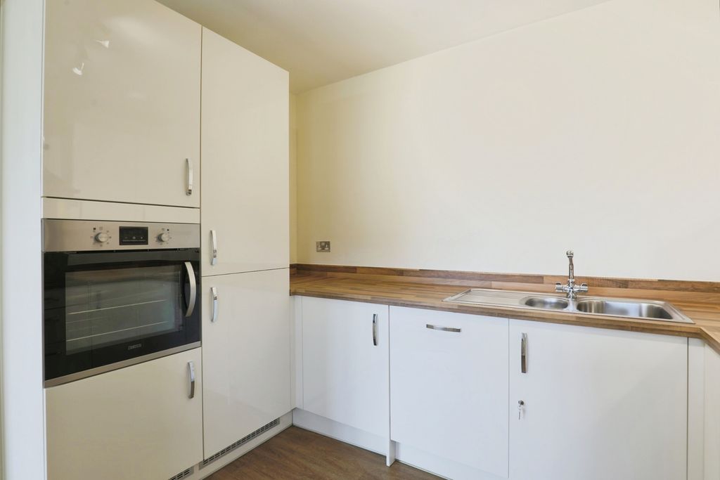 Property photo 3 of 17 Photo