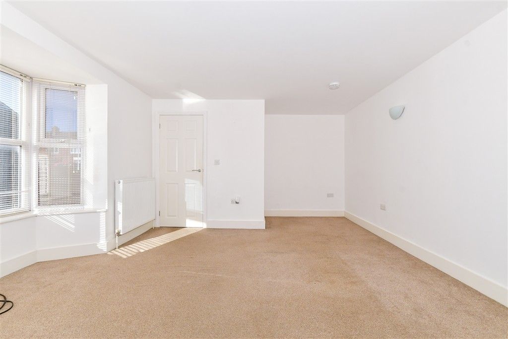 Property photo 3 of 5 Lounge