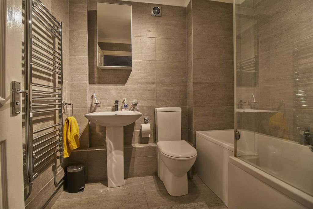 Property photo 3 of 7 Refitted Bathroom