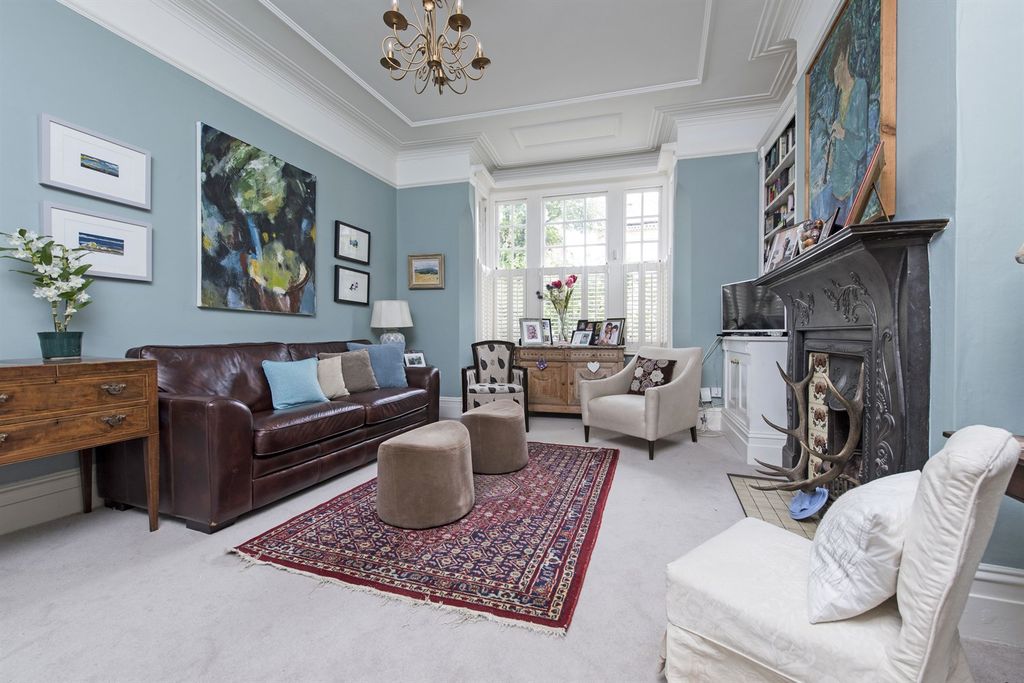 Property photo 2 of 20 Living Room