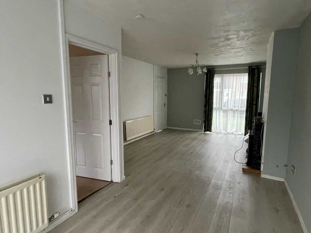 Property photo 3 of 19 Living Room