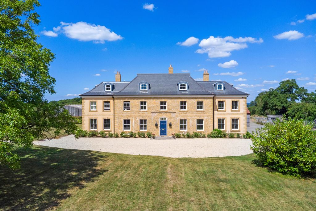 Property photo 1 of 18 Newlands Farm