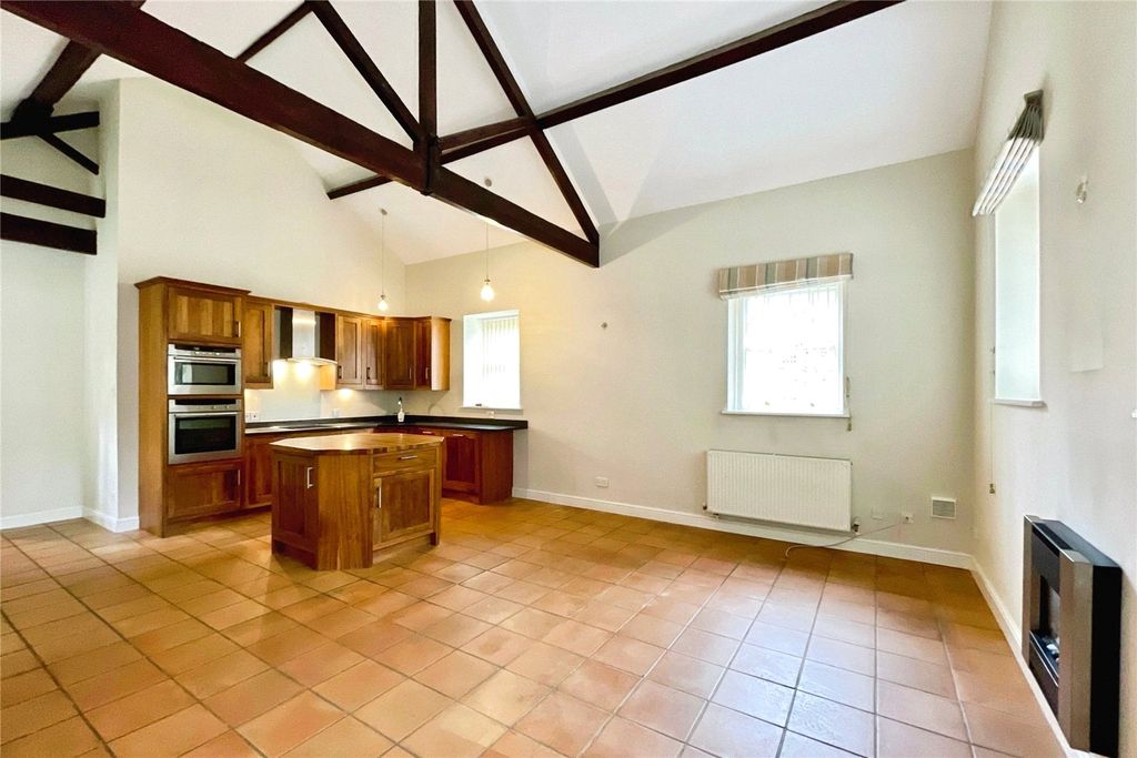 Property photo 2 of 15 Picture No. 14