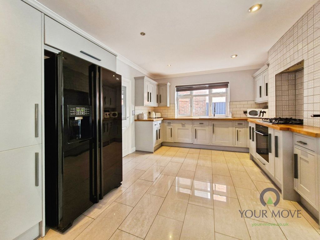 Property photo 2 of 33 Kitchen