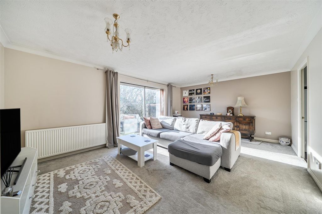 Property photo 3 of 8 Salters Close - Lounge 3.Jpg