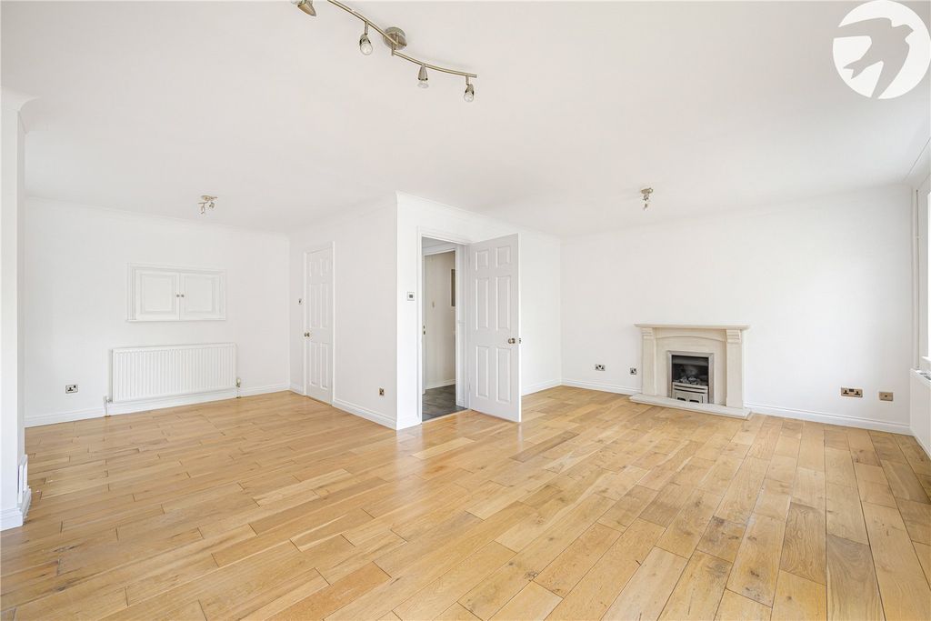 Property photo 2 of 43 Living Room