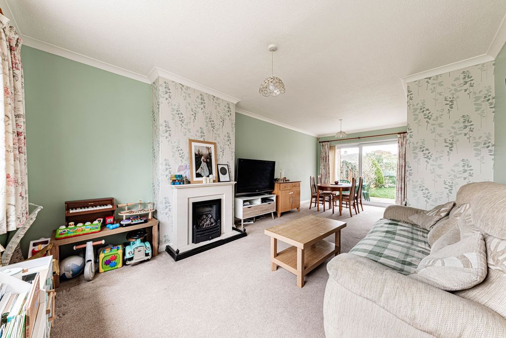 Property photo 2 of 23 Living Room/Dining Room (1)