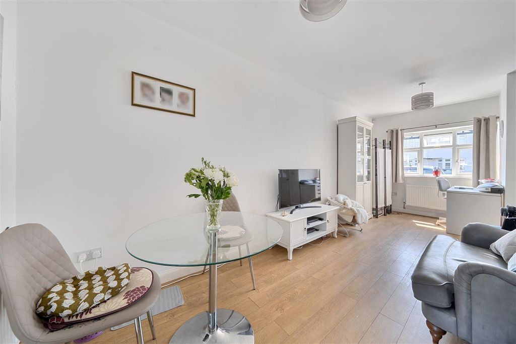 Property photo 2 of 20 1480461-1-6A351B6A5F7Fc.Jpg