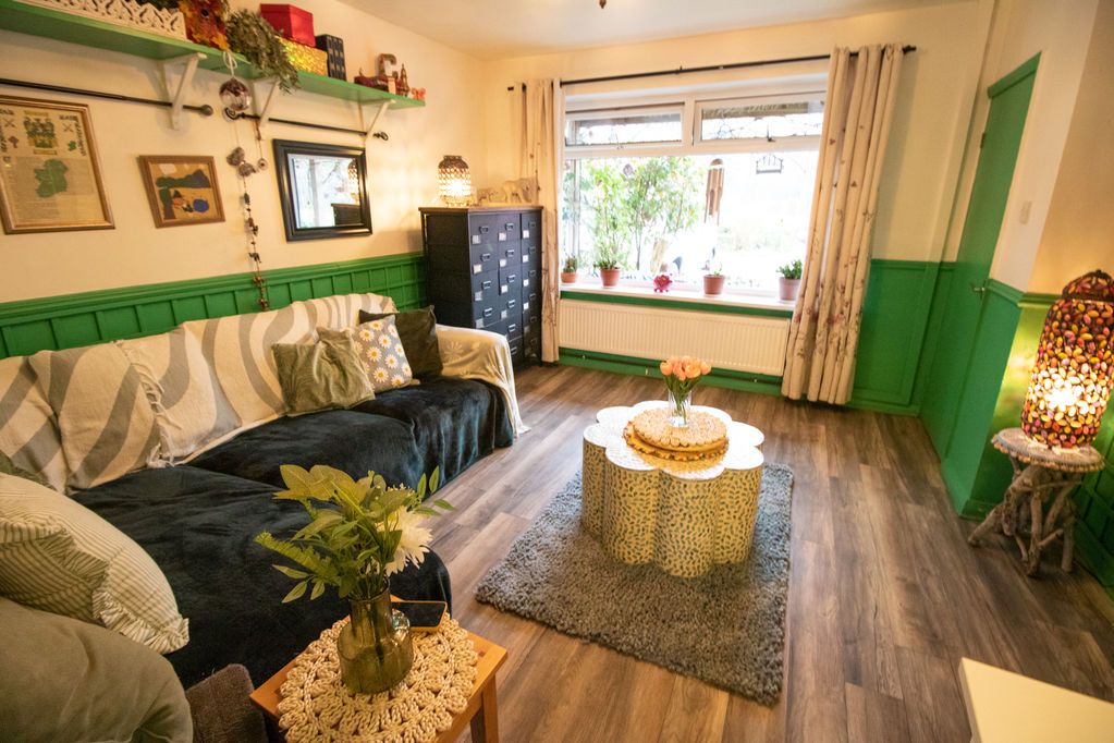 Property photo 2 of 13 Lounge