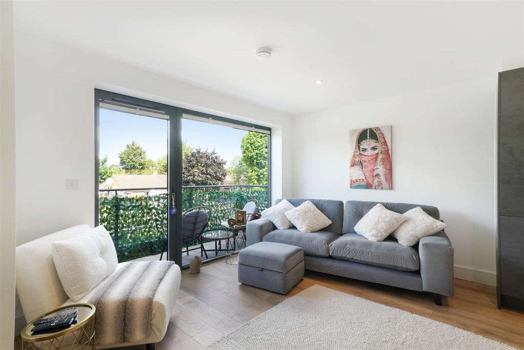 Property photo 2 of 13 Flat 3, Treasure House - 5Lkgngn7Hgfwaitcuv7l.Jpg