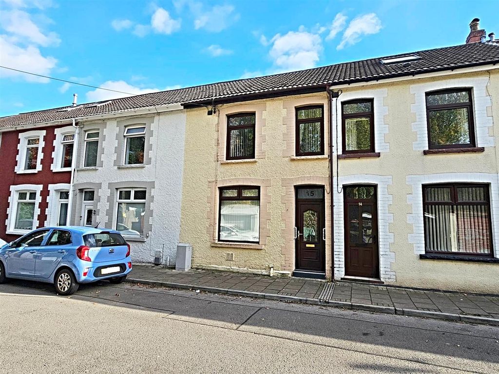 Property photo 1 of 18