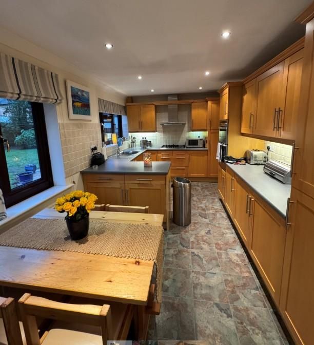 Property photo 2 of 11 Kitchen