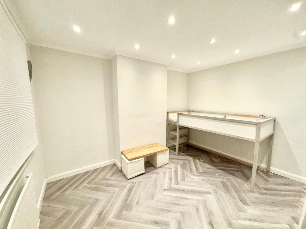 Property photo 3 of 5 Gallery