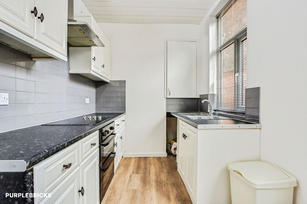 Property photo 2 of 17 Kitchen