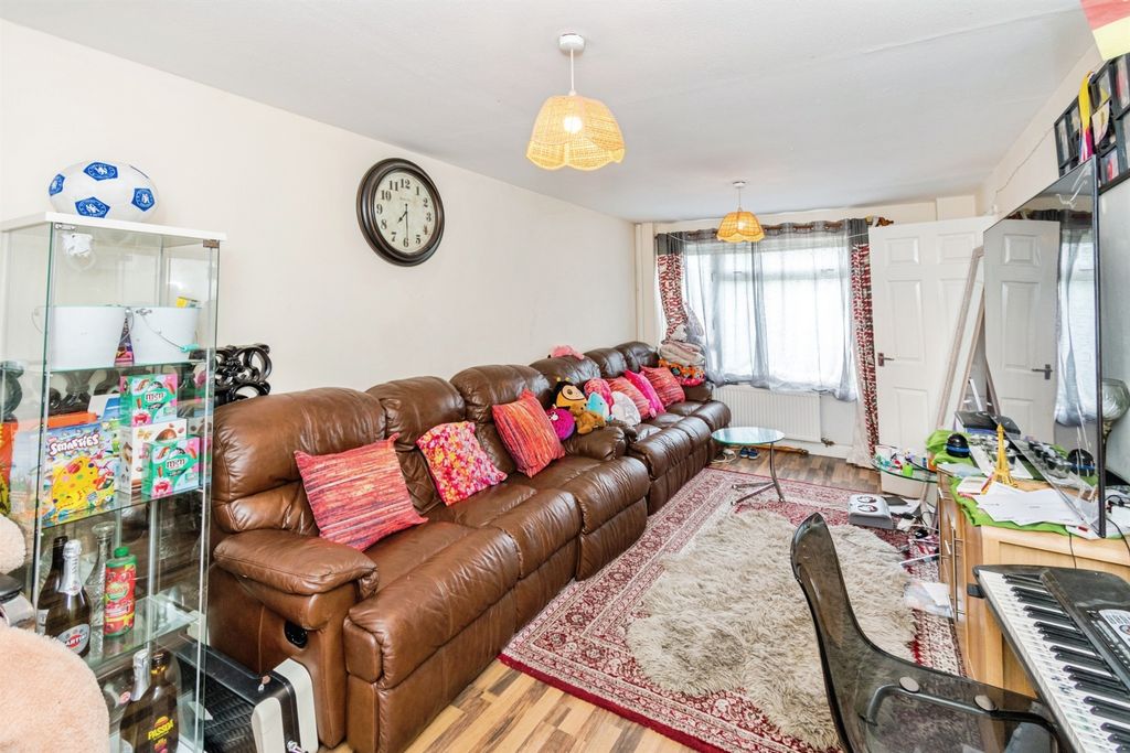 Property photo 2 of 17