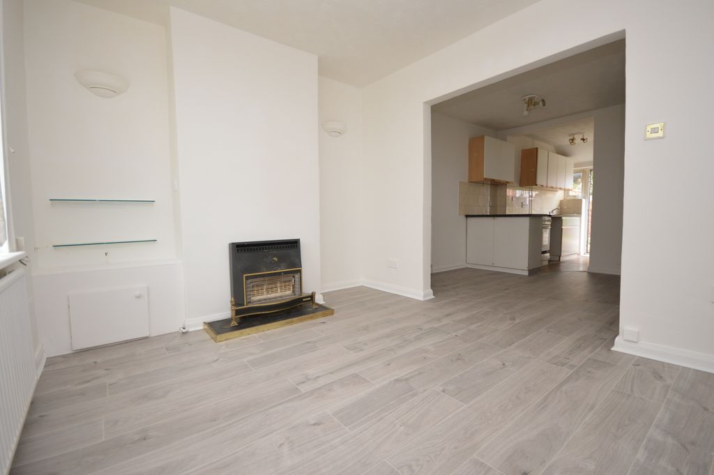 Property photo 1 of 6 Living Room