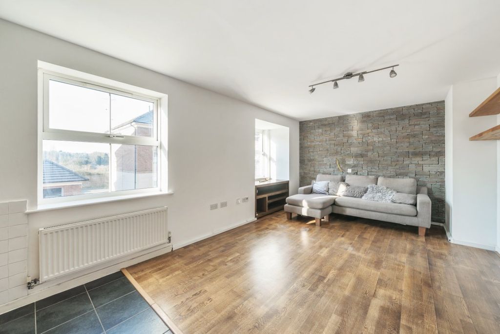 Property photo 2 of 8 940382 (2)