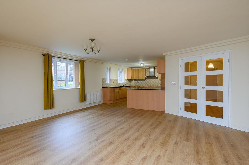 Property photo 2 of 15 Kitchen Dining