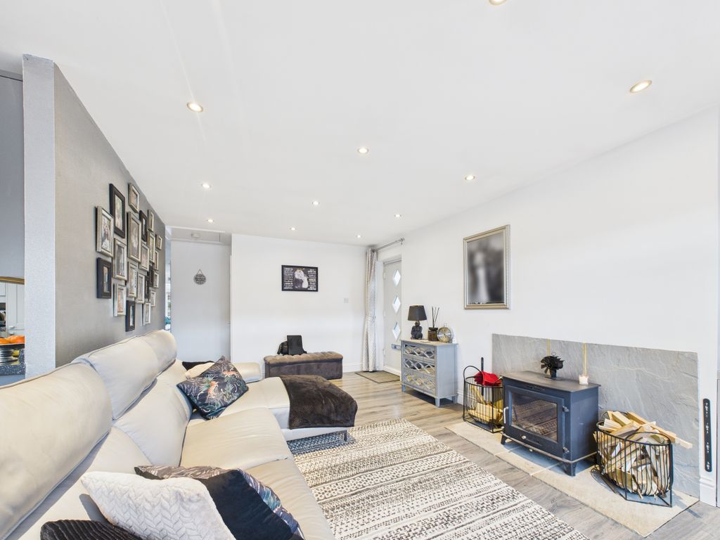 Property photo 3 of 16 Cam02909G0-Pr0506-Still002