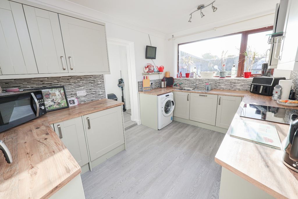 Property photo 2 of 27 4203362