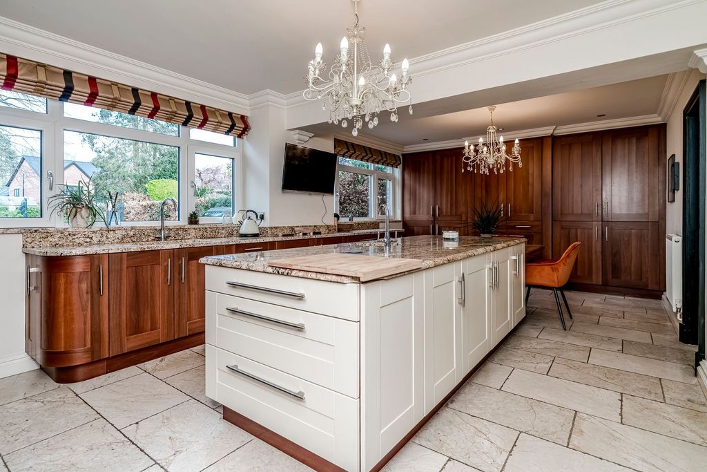 Property photo 3 of 73