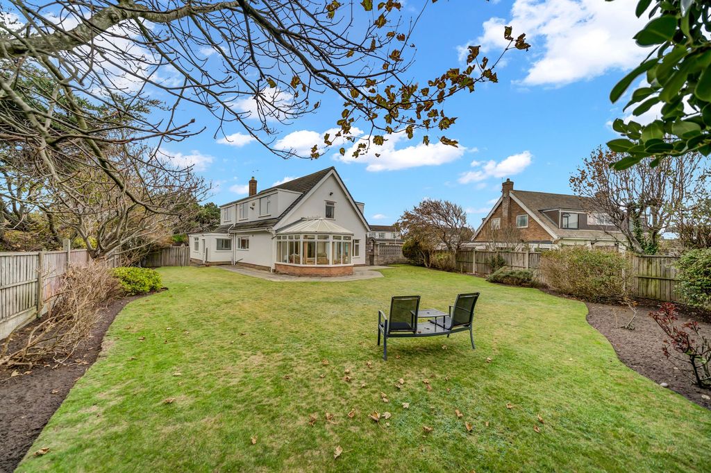 Property photo 1 of 32