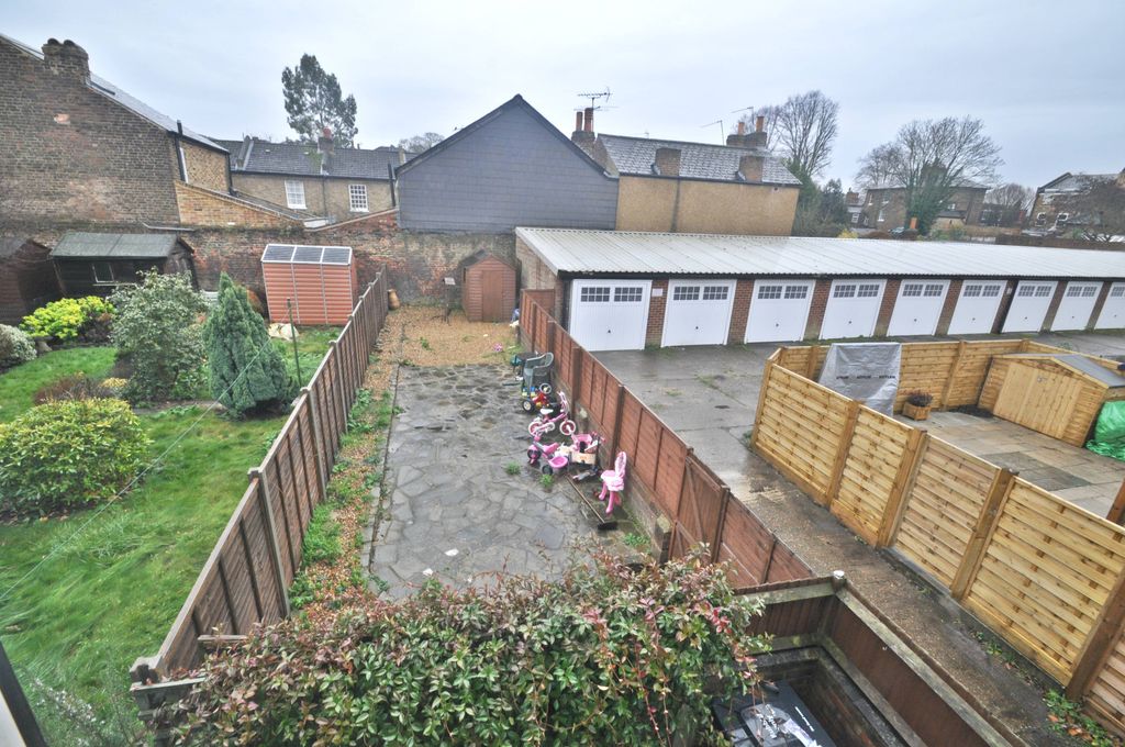 Property photo 2 of 6