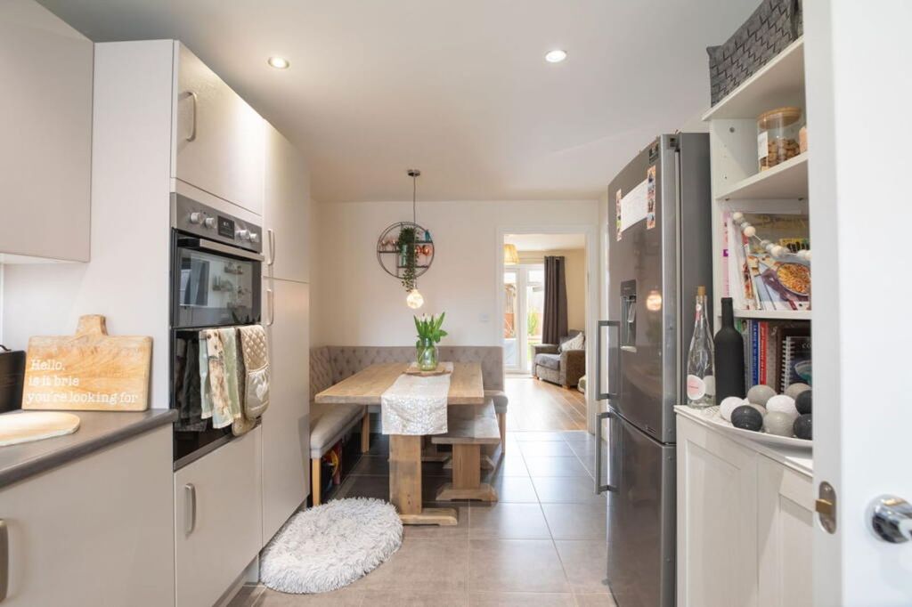 Property photo 2 of 33