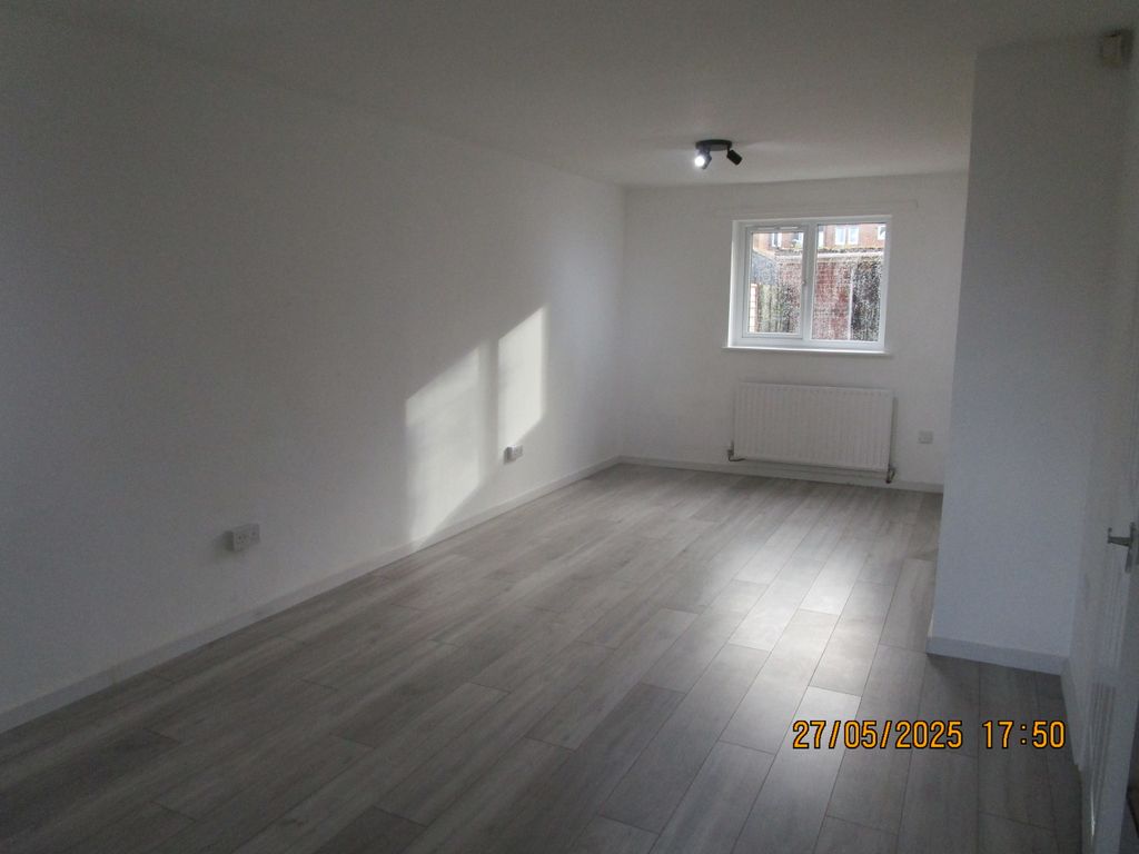 Property photo 3 of 12 Spacious Lounge\Dining Room