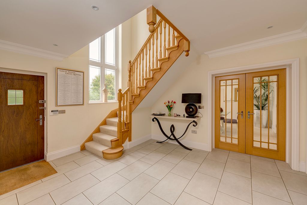 Property photo 2 of 18