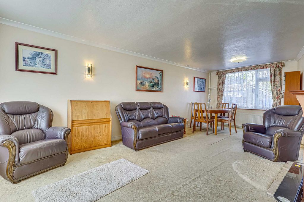 Property photo 2 of 26